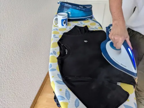 Dampfbügeleisen im Einsatz